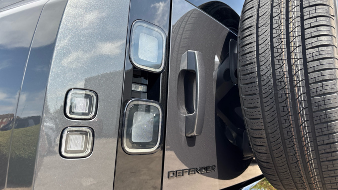 Land Rover Defender 3.0 D250 X-Dynamic HSE 110 5dr Auto Diesel Estate - Image 19